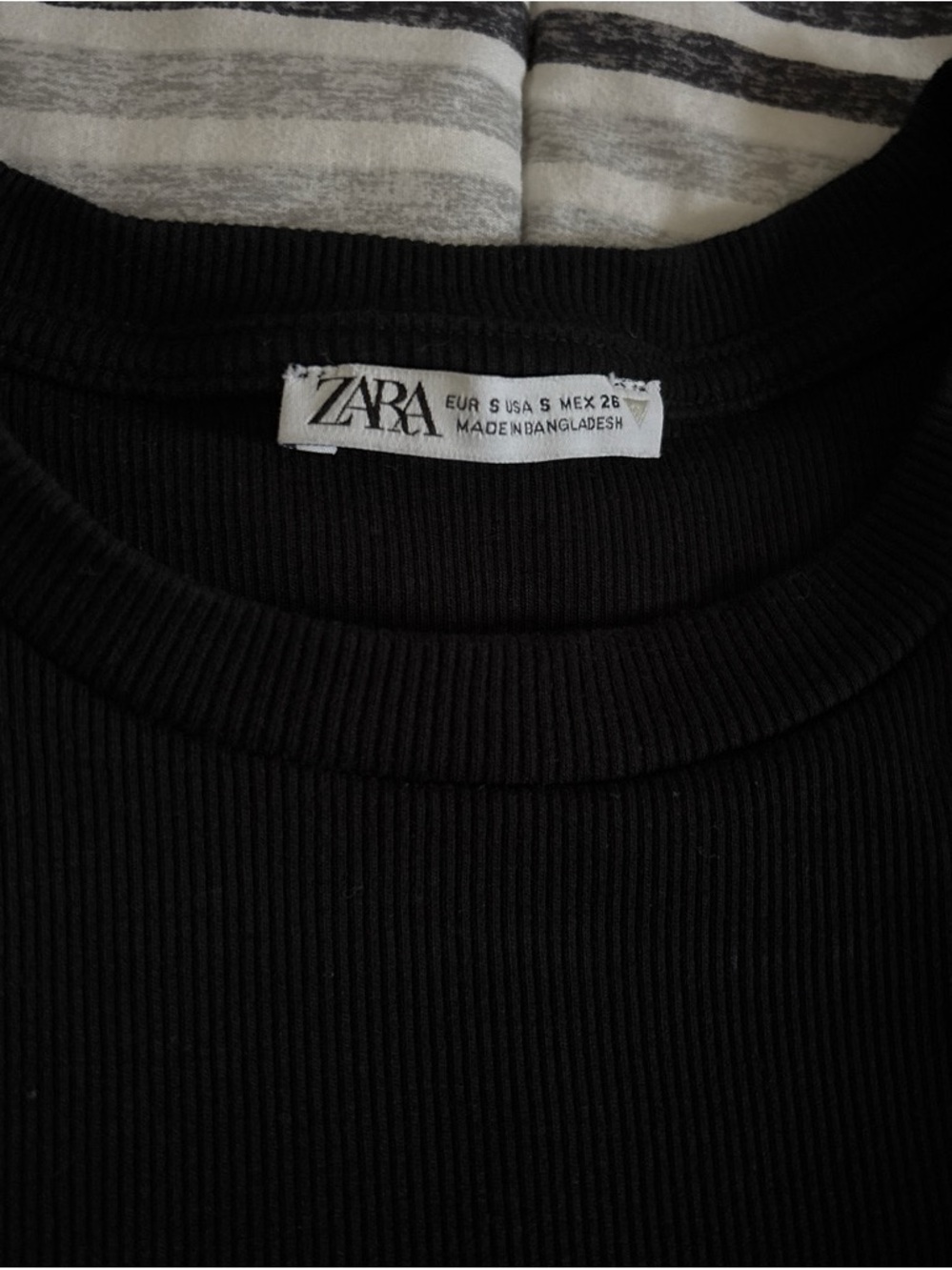 Zara Black Ruffled Ribbed Crop Top - Picture 3 of 3